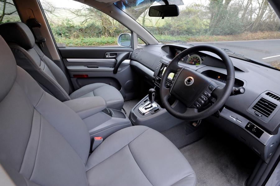  SsangYong Rodius 2012 года  (фото 2 из 6)